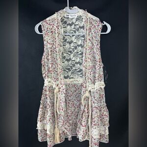 Papillon Blanc Floral Lace Vest
